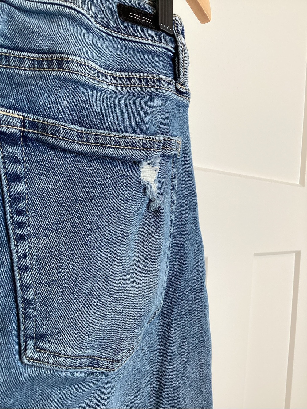 Liverpool Distressed Crop Girlfriend Jean High Rise Size 8 29 Medium Blue Denim - Picture 8 of 12